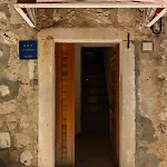 Old Town Apartment *