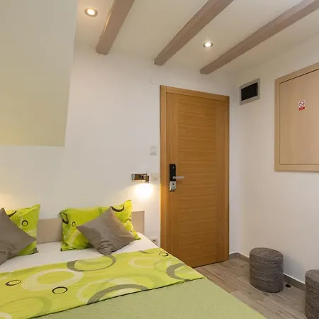 Old Town Apartment *